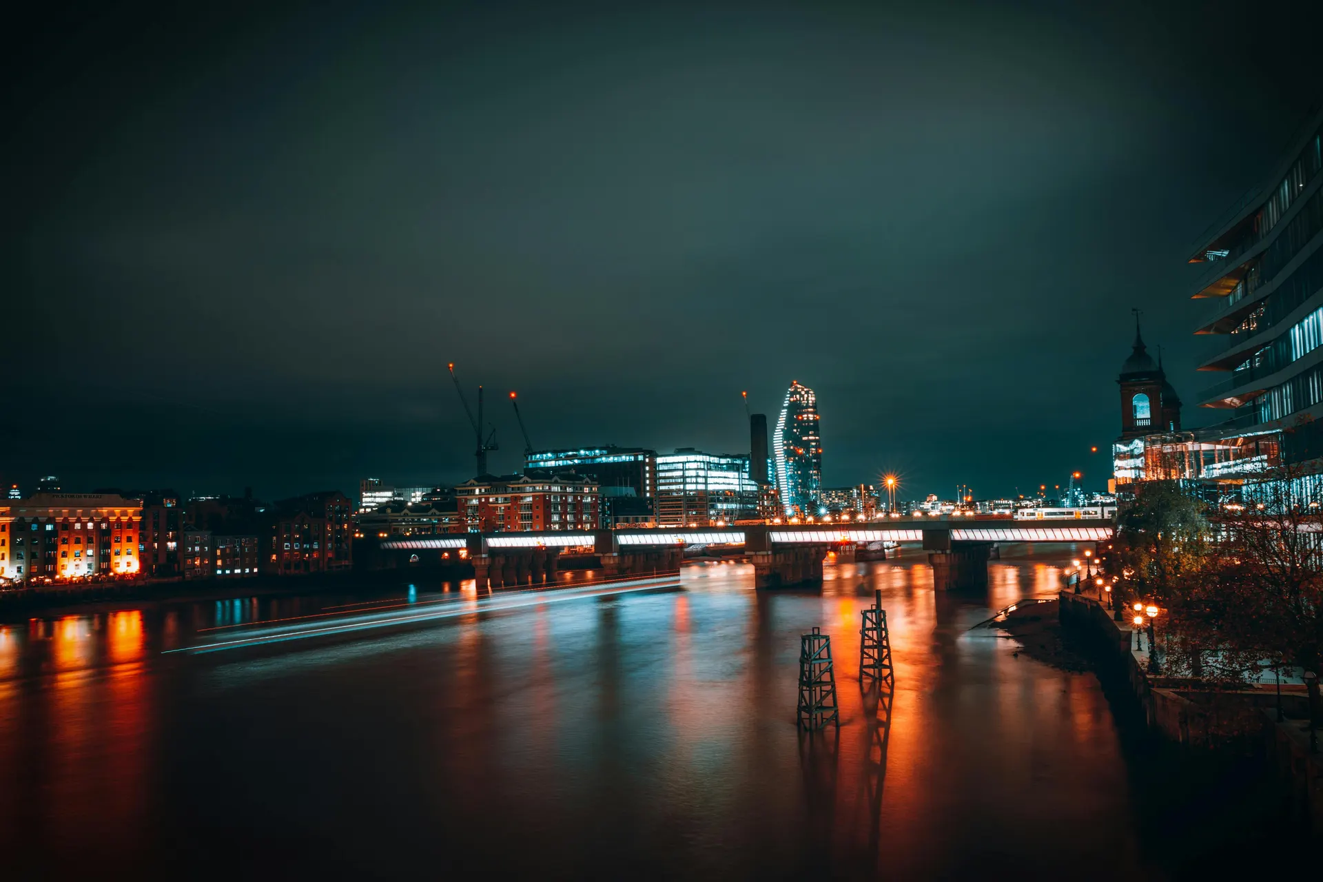 Best ways to enjoy English cities after dark